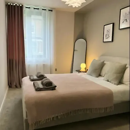 Apartment Modern In Quiet With Free Parking - Contemporary New Building