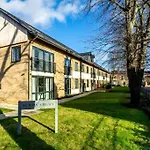 Modern In Quiet With Free Parking - Contemporary New Building