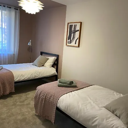 Centre - 2 Bedroom - Parking - Award Winning Location Appartamento *