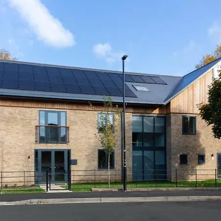 Modern In Quiet With Free Parking - Contemporary New Building