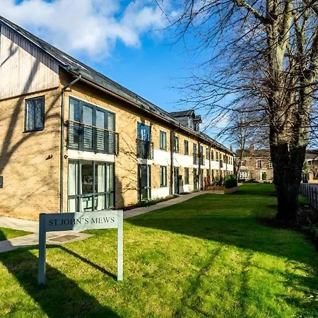 Centre - 2 Bedroom - Parking - Award Winning Location