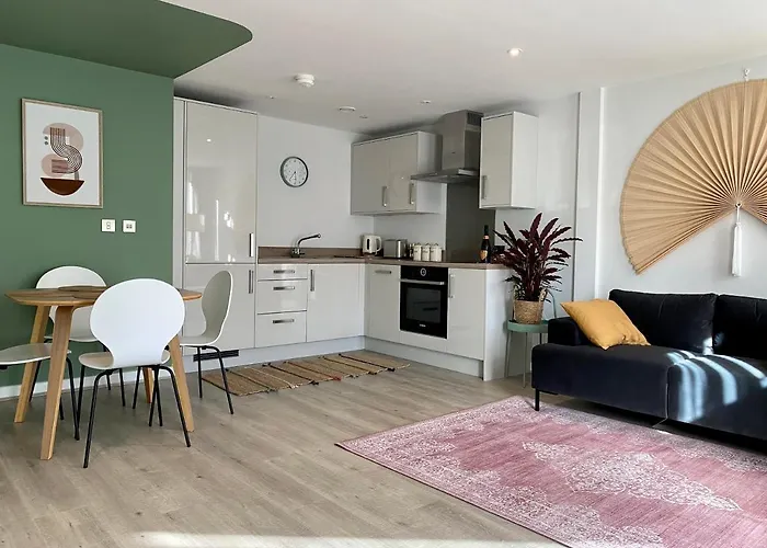 Modern In Quiet With Free Parking - Contemporary New Building アパート ヨーク