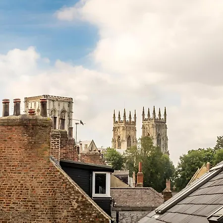 Modern In Quiet With Free Parking - Contemporary New Building