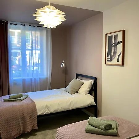 Modern In Quiet With Free Parking - Contemporary New Building Apartment