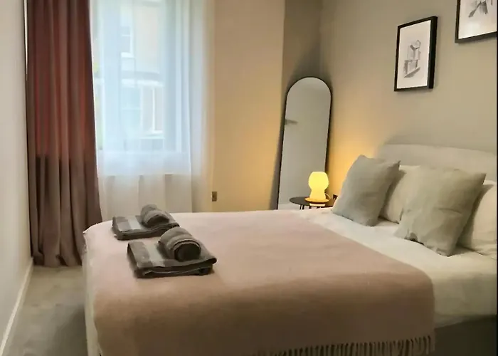 Apartman Modern In Quiet With Free Parking - Contemporary New Building