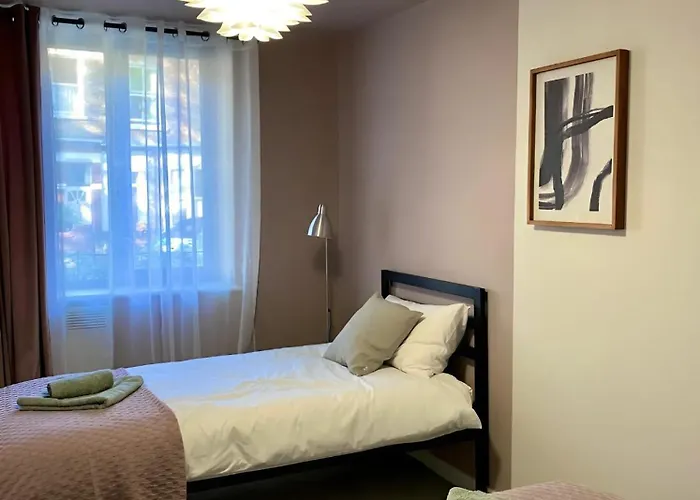 Modern In Quiet With Free Parking - Contemporary New Building Apartman